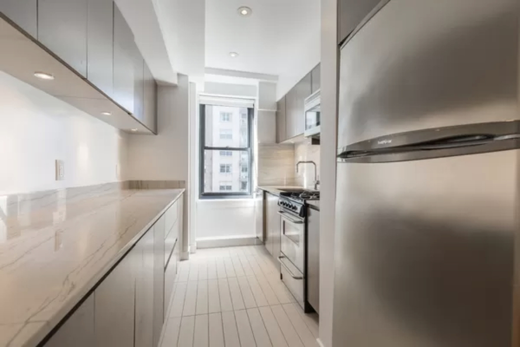 400 East 57th Street - Photo 2