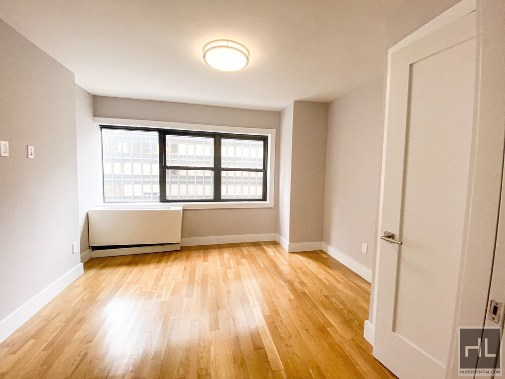 305 East 47 Street - Photo 0