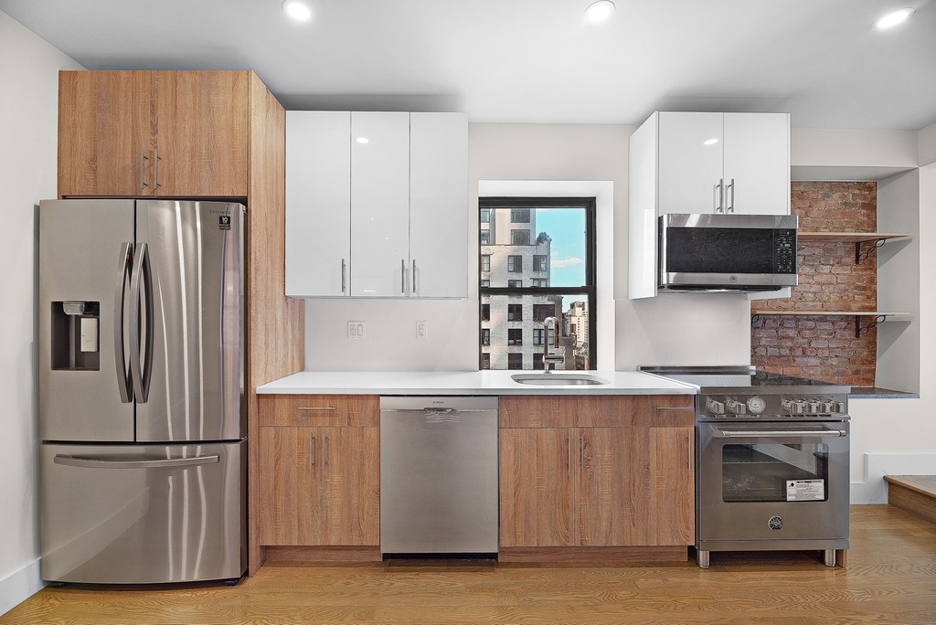 East 30th Street and Madison Avenue - Photo 2