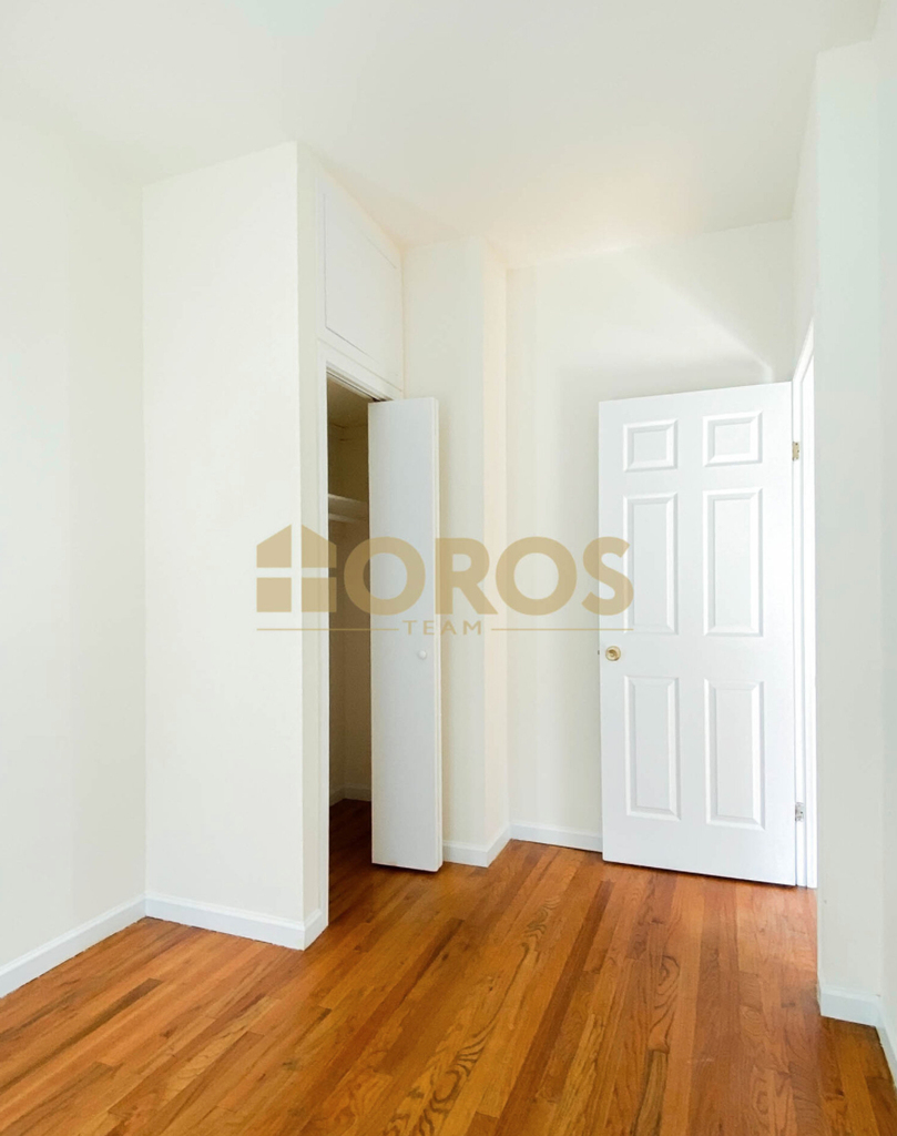 283 East 7th Street - Photo 4