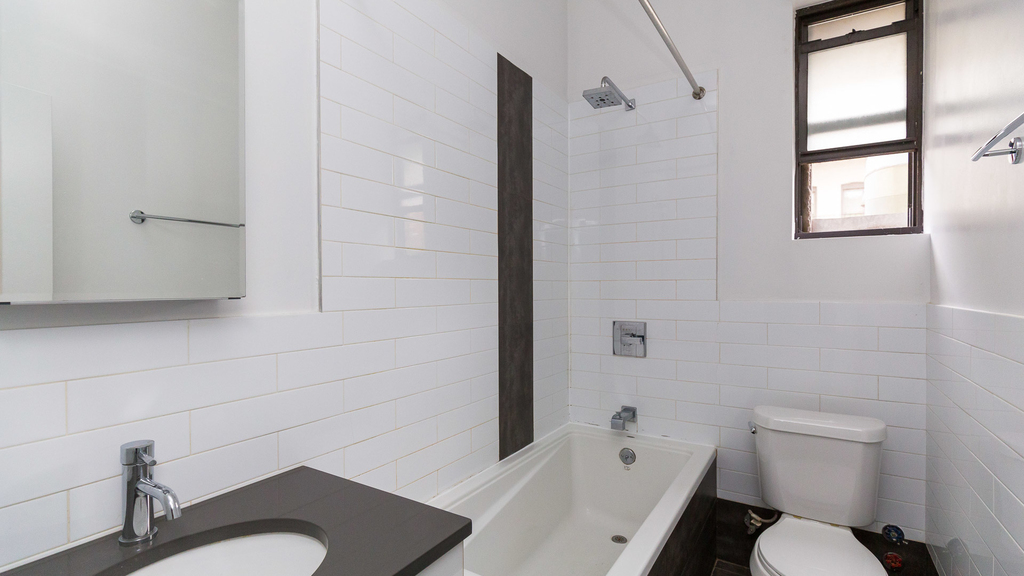 886 Franklin Avenue - Photo 1