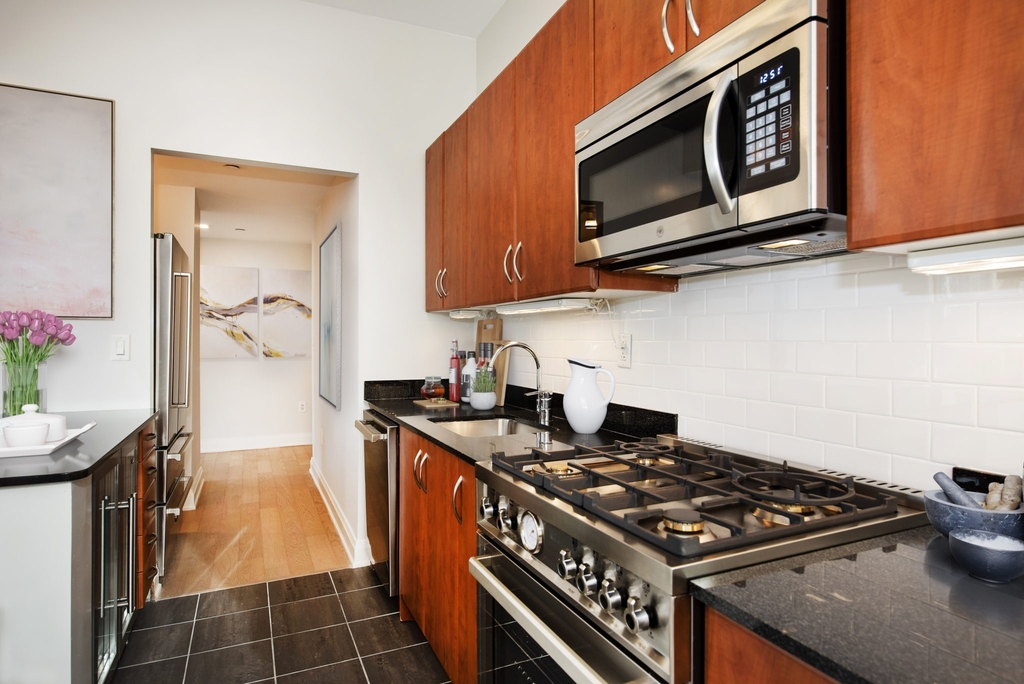 222 East 34th Street - Photo 2