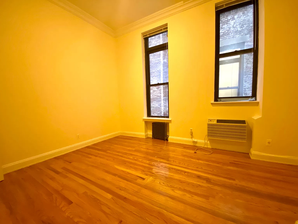 130 East 24th Street - Photo 2