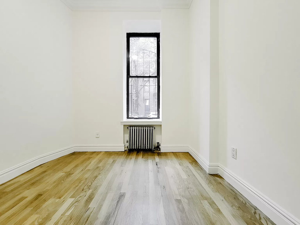 326 East 58th Street - Photo 4