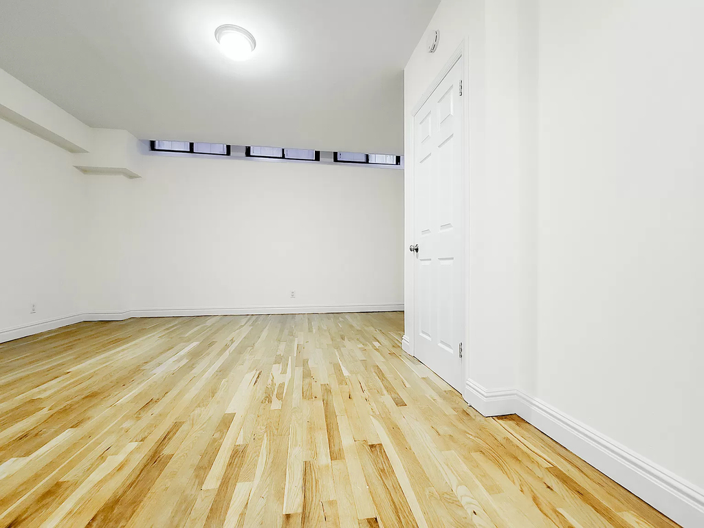 326 East 58th Street - Photo 7