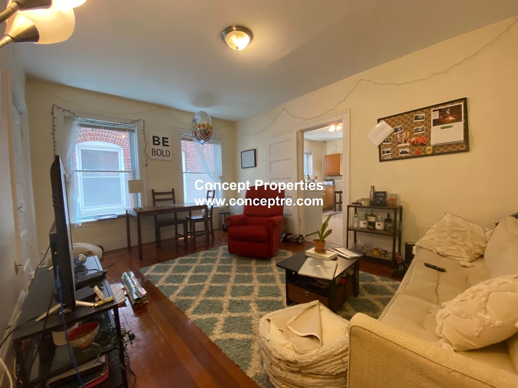 112 Wintrop st Brookline - Photo 3