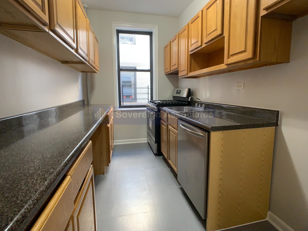 240 Cabrini Boulevard - Photo 7