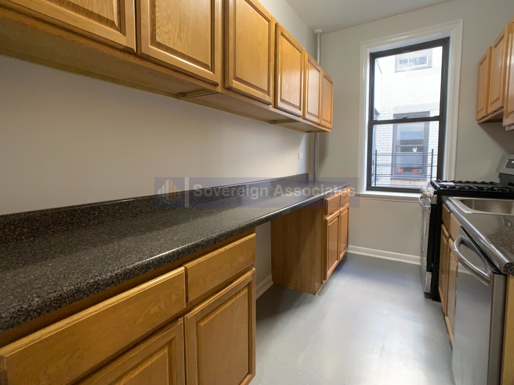 240 Cabrini Boulevard - Photo 6