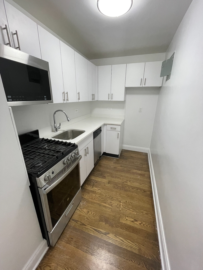 240 East 82nd Street - Photo 4