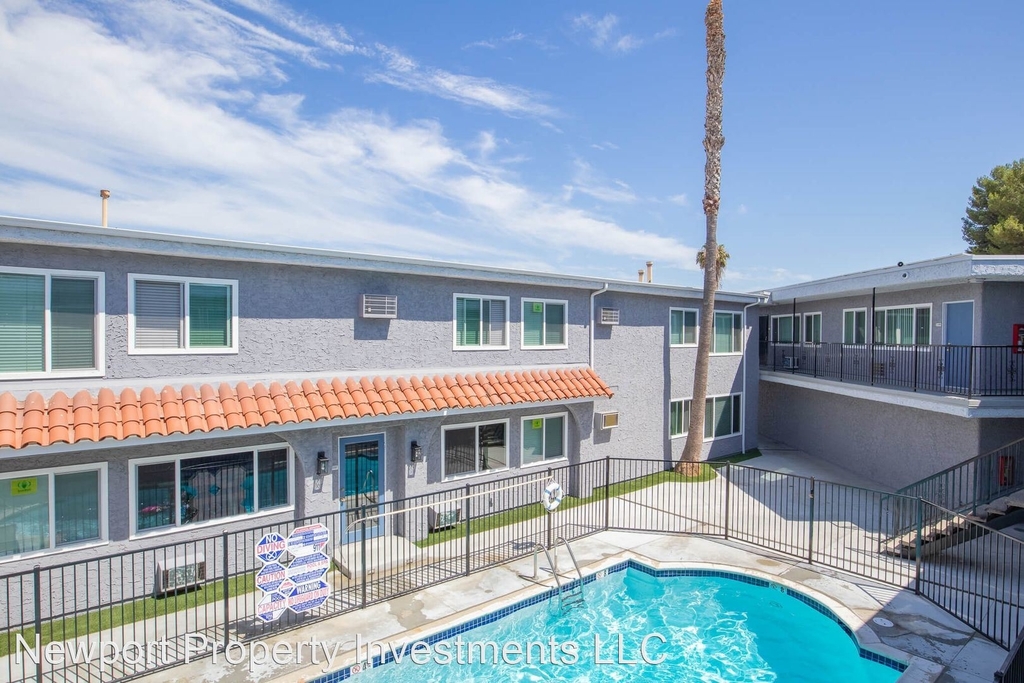 14630 Saticoy Street - Photo 2