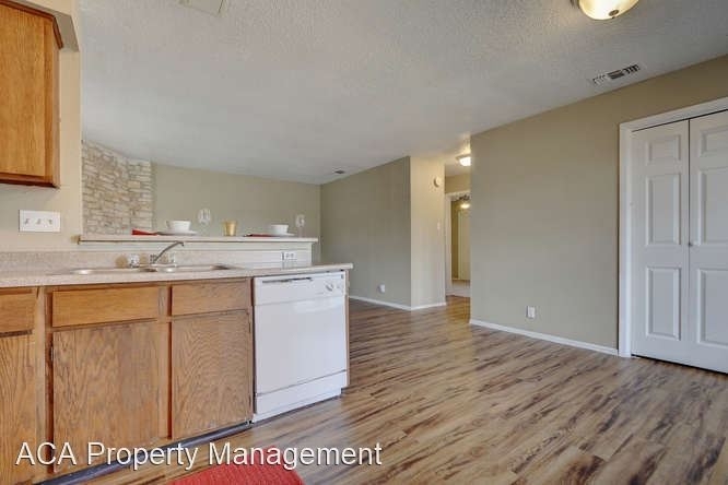 5704 Cougar Drive, Apt B - Photo 8