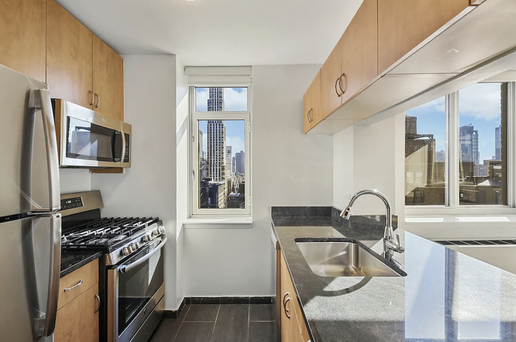 66 West 38th Street - Photo 5