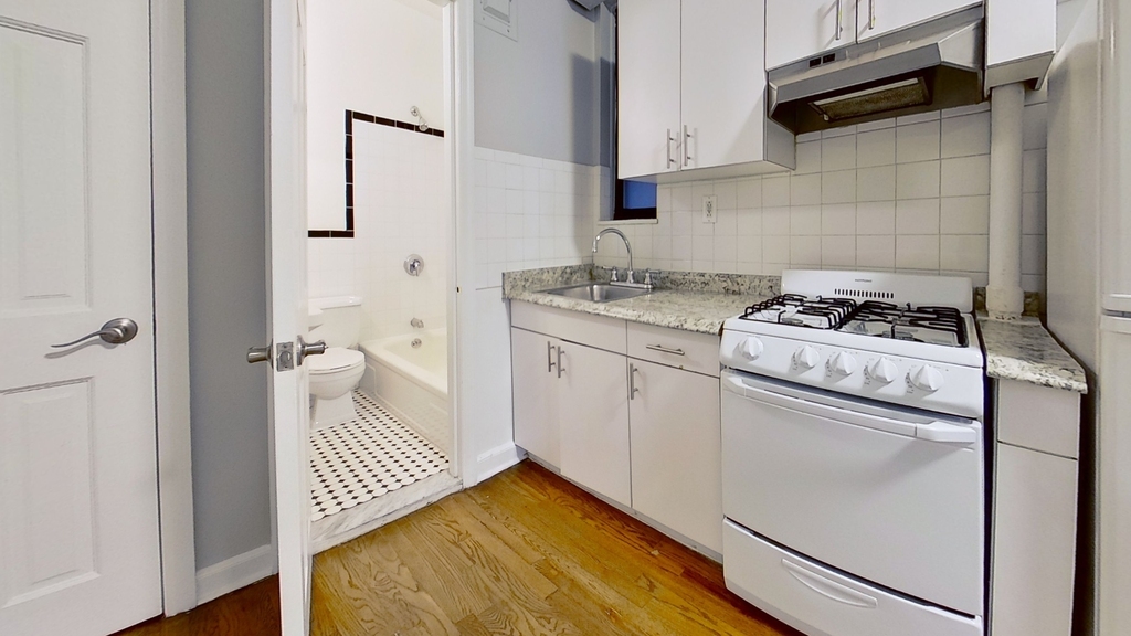 324 East 61st Street - Photo 5