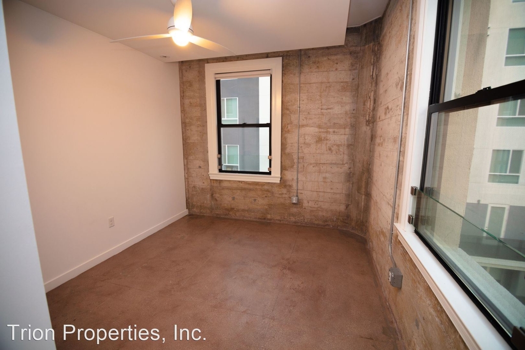 1136 W 6th Street - Photo 4