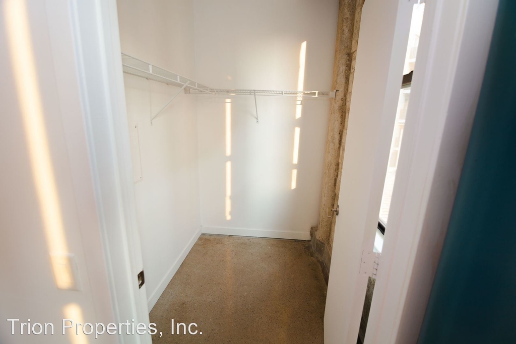 1136 W 6th Street - Photo 33