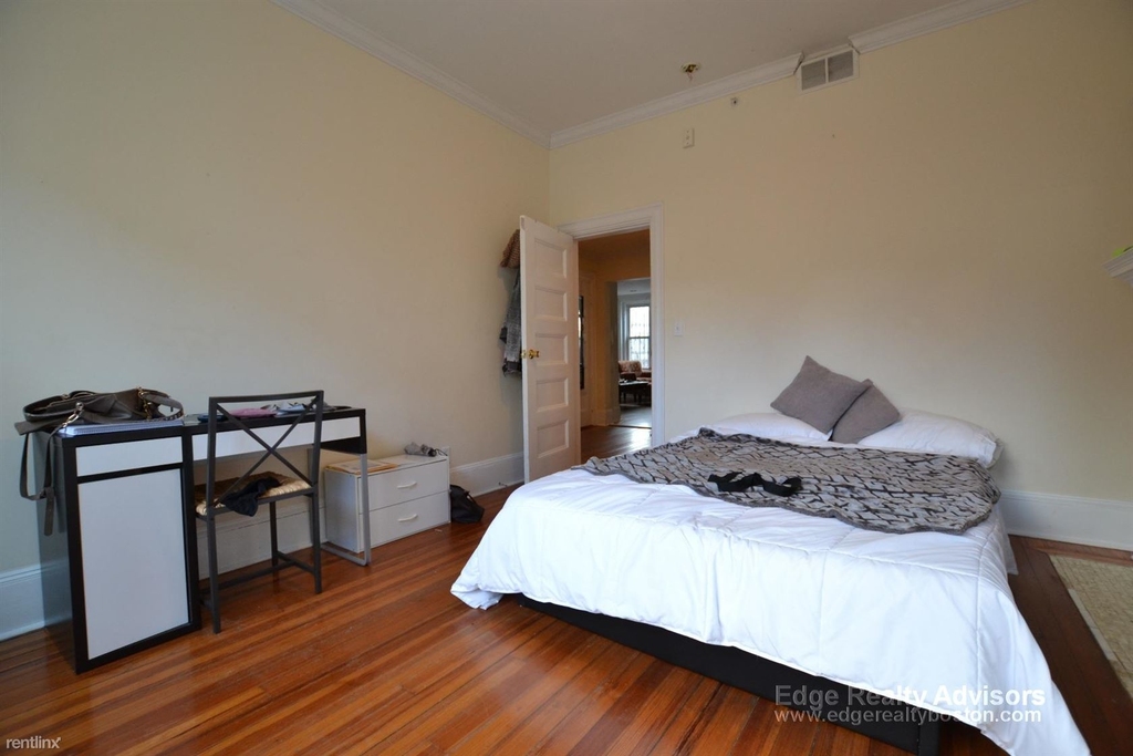 14 Sutherland Rd # 31 - Photo 6