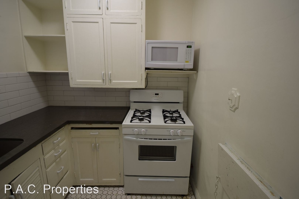 2062 Argyle Avenue - Photo 6