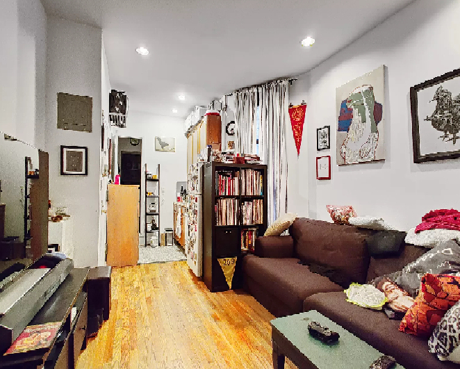 214 East 10th Street - Photo 1