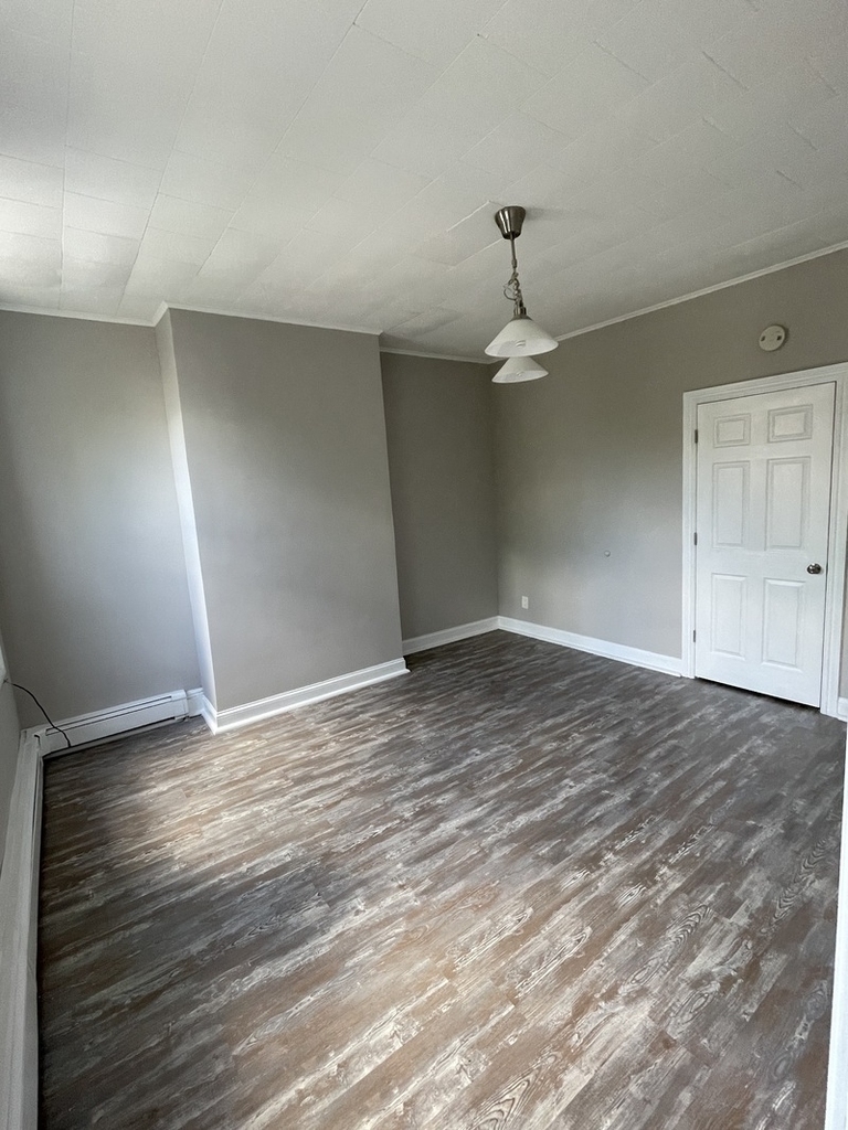 2021 Greene Avenue - Photo 2