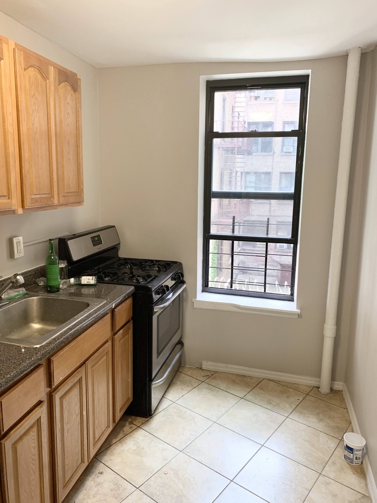 585 East 21st Street - Photo 3