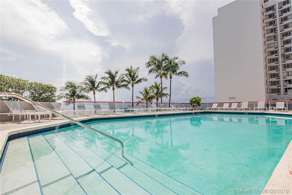 6767 Collins Ave - Photo 18