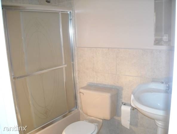 100 Furness Pl - Photo 2