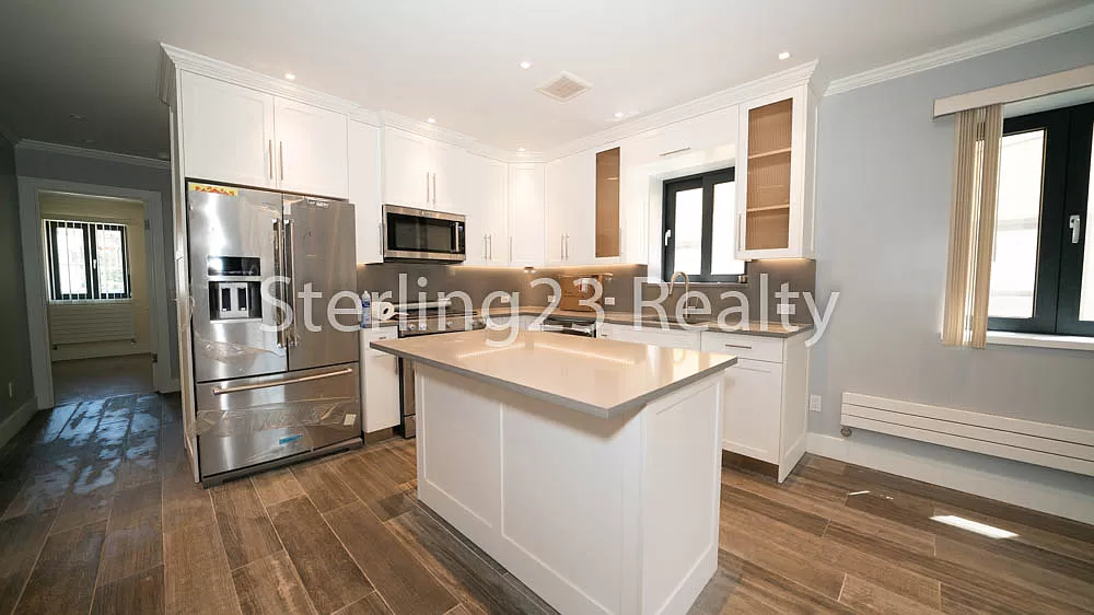 23-9 Ditmars Boulevard - Photo 0