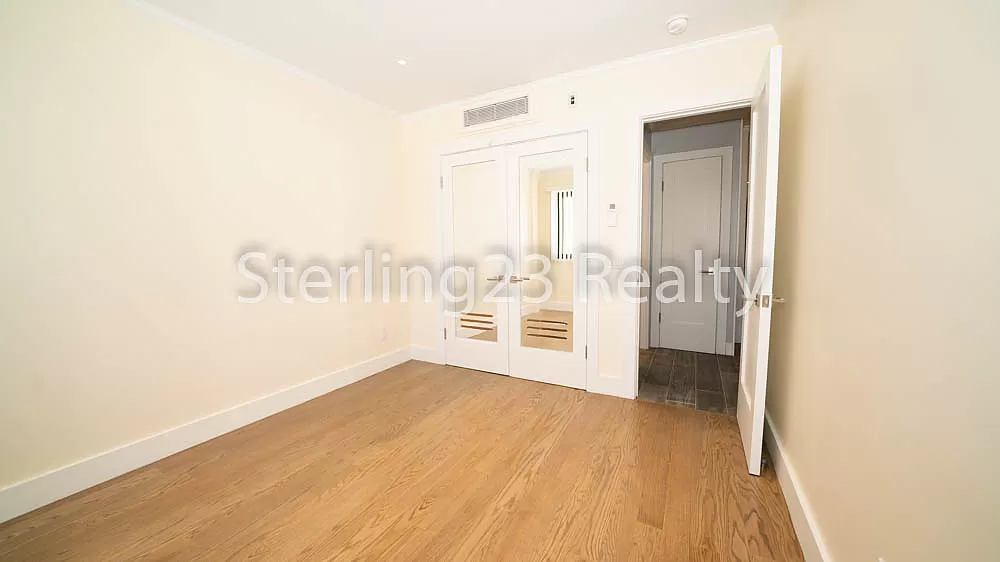 23-9 Ditmars Boulevard - Photo 6