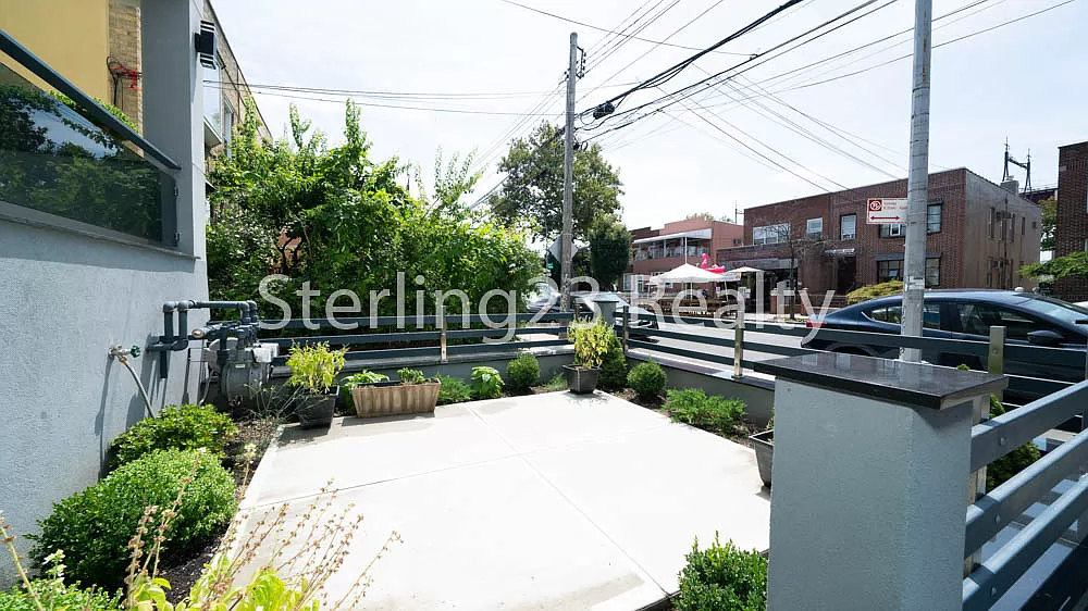 23-9 Ditmars Boulevard - Photo 1