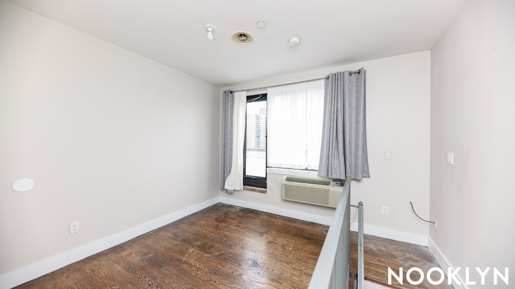 112 Manhattan Avenue - Photo 7