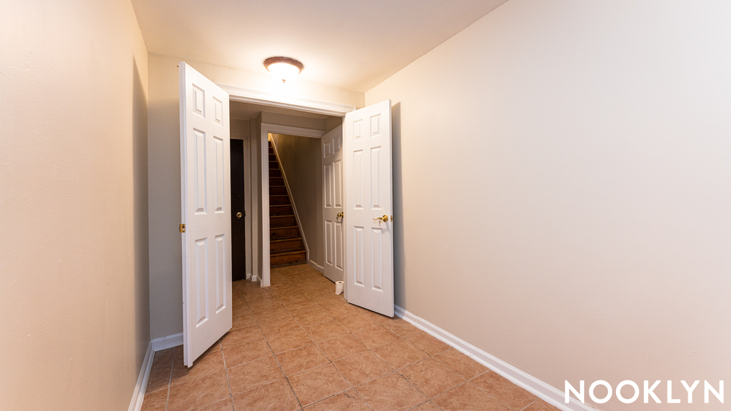 316 Throop Avenue - Photo 2