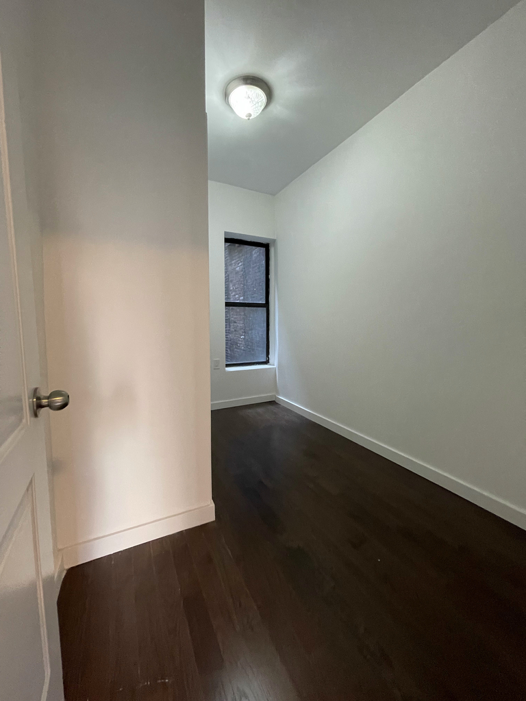 1427 York Avenue - Photo 10