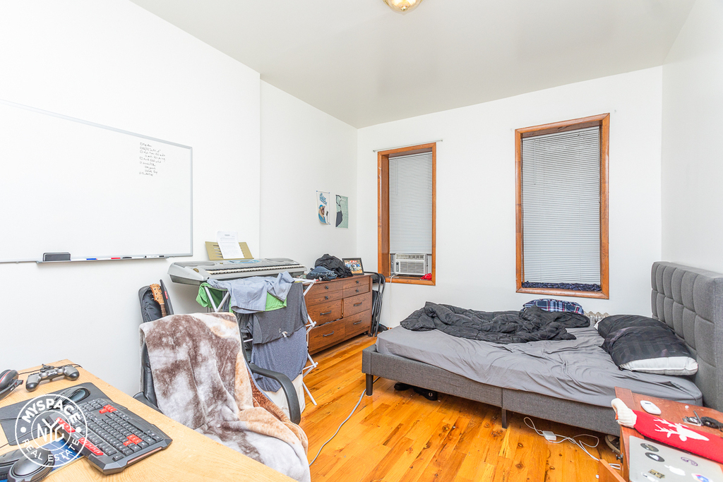 126 Graham Avenue - Photo 3