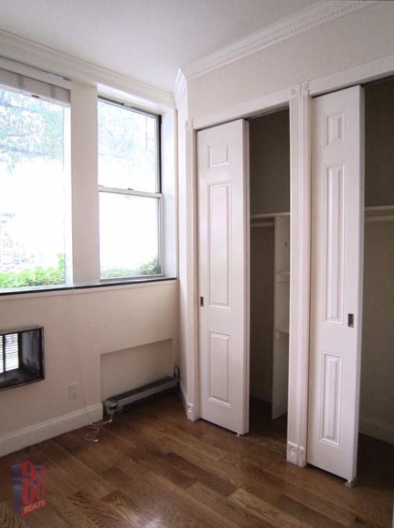 566 Hudson Street - Photo 4