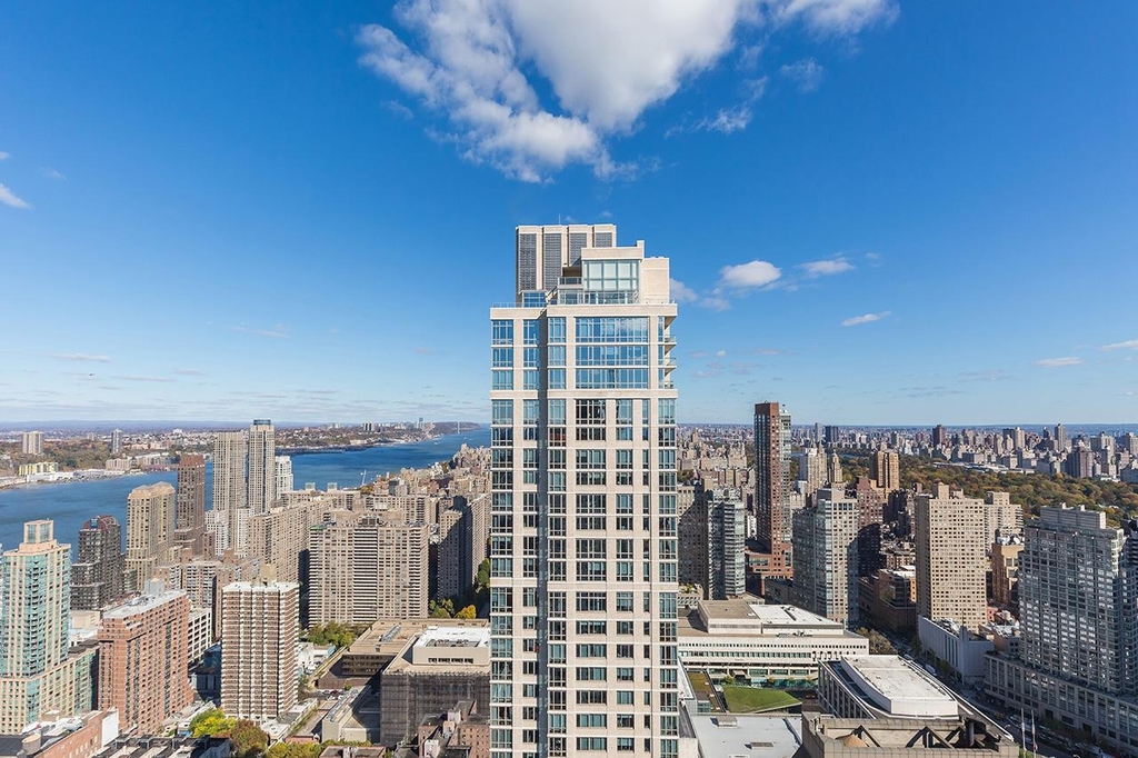 160 West 62nd Street - Photo 8