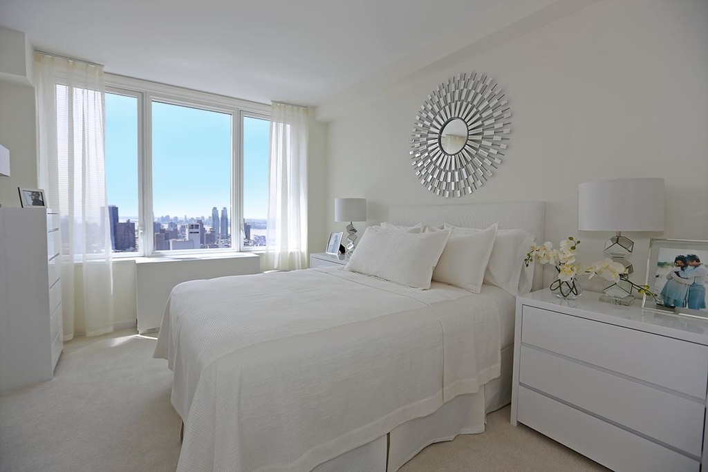 160 West 62nd Street - Photo 3