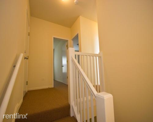 811 E 46th St 301 - Photo 2