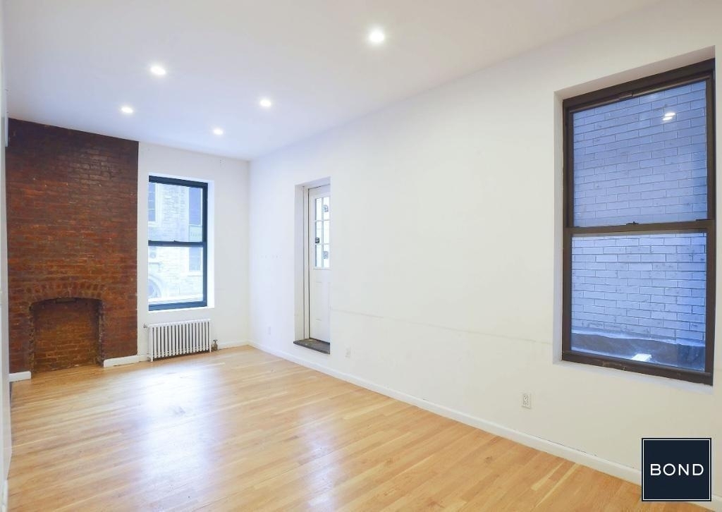 1297 Lexington Avenue - Photo 1