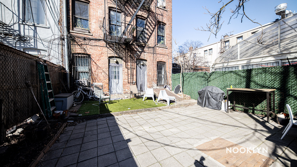 142 Scholes Street - Photo 5