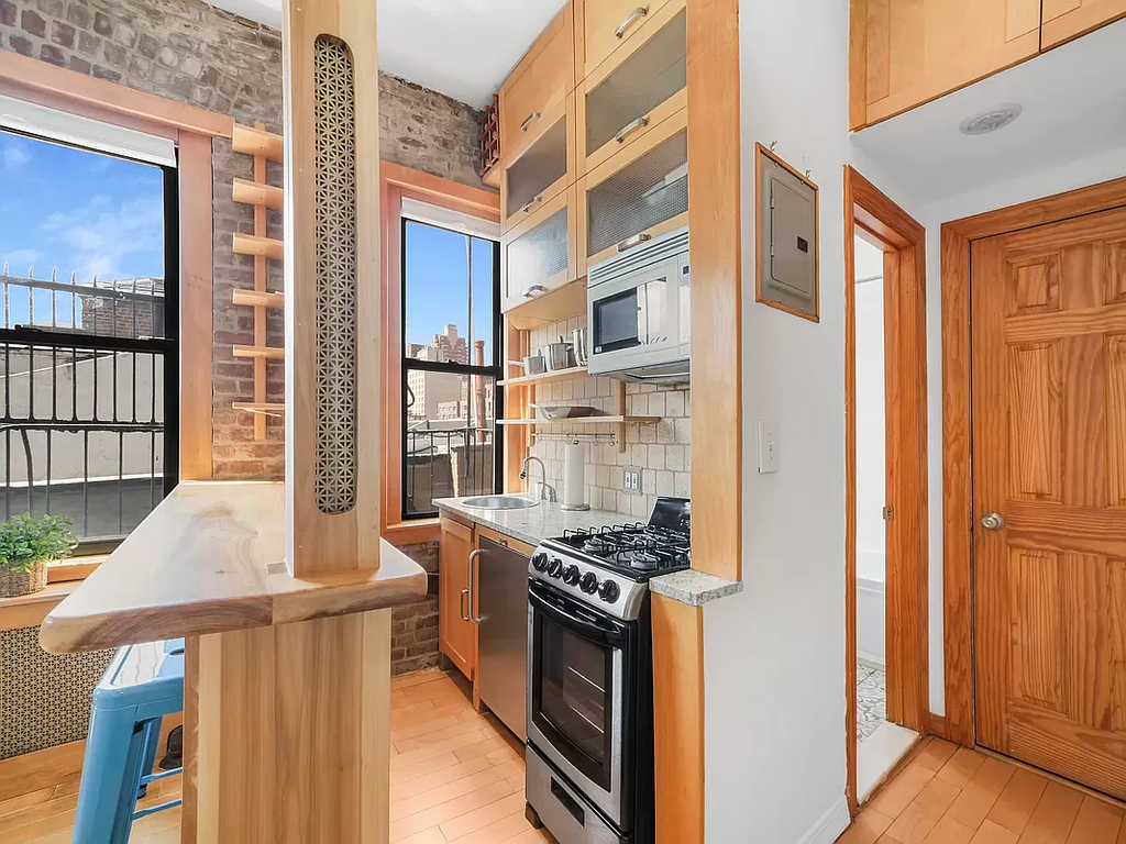 342 West 56th Street - Photo 2