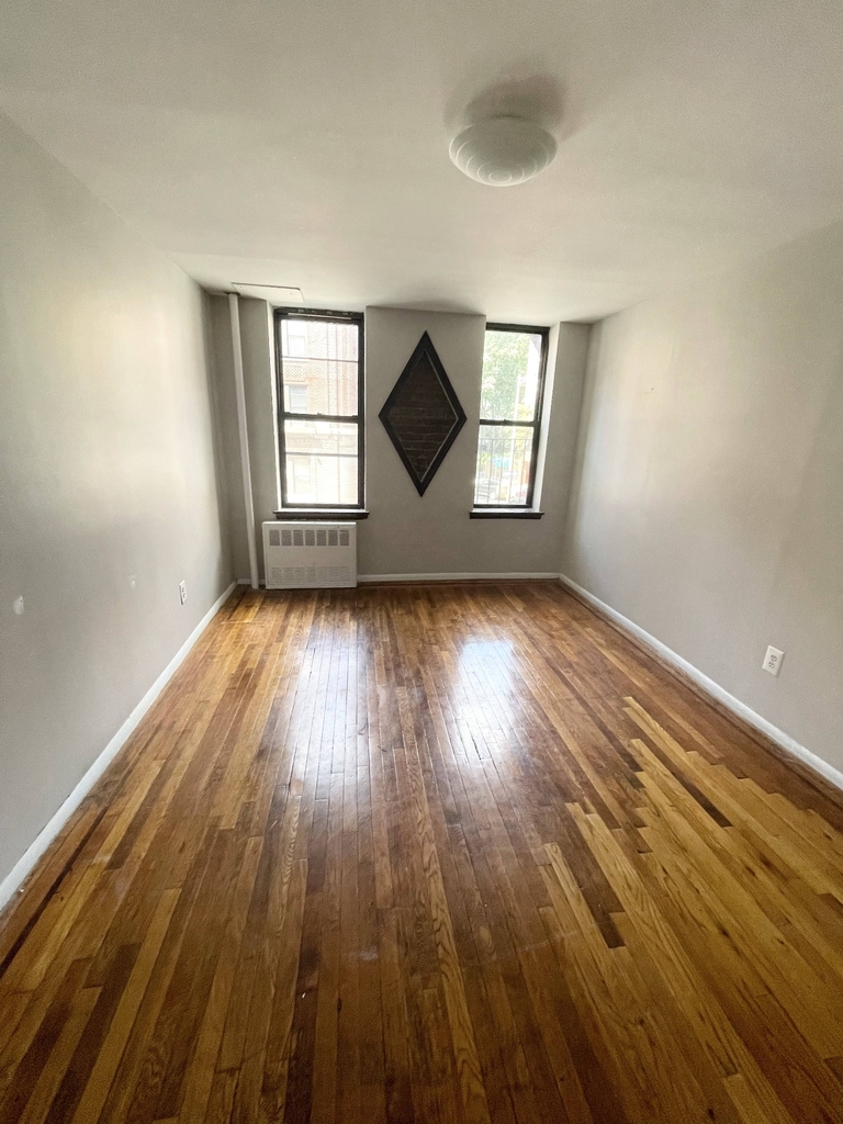 585 East 21st Street - Photo 9