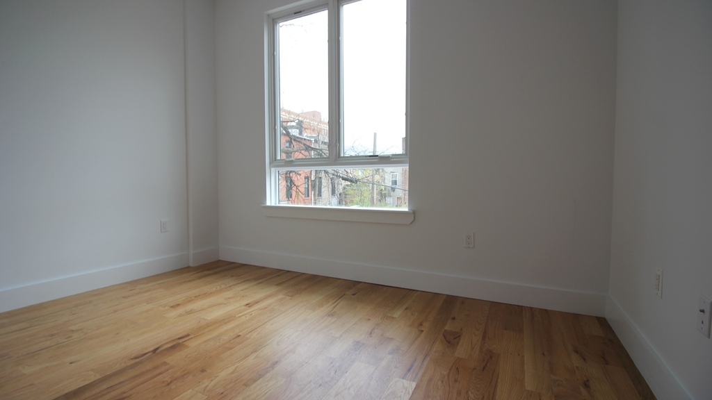 888 Madison Street - Photo 2