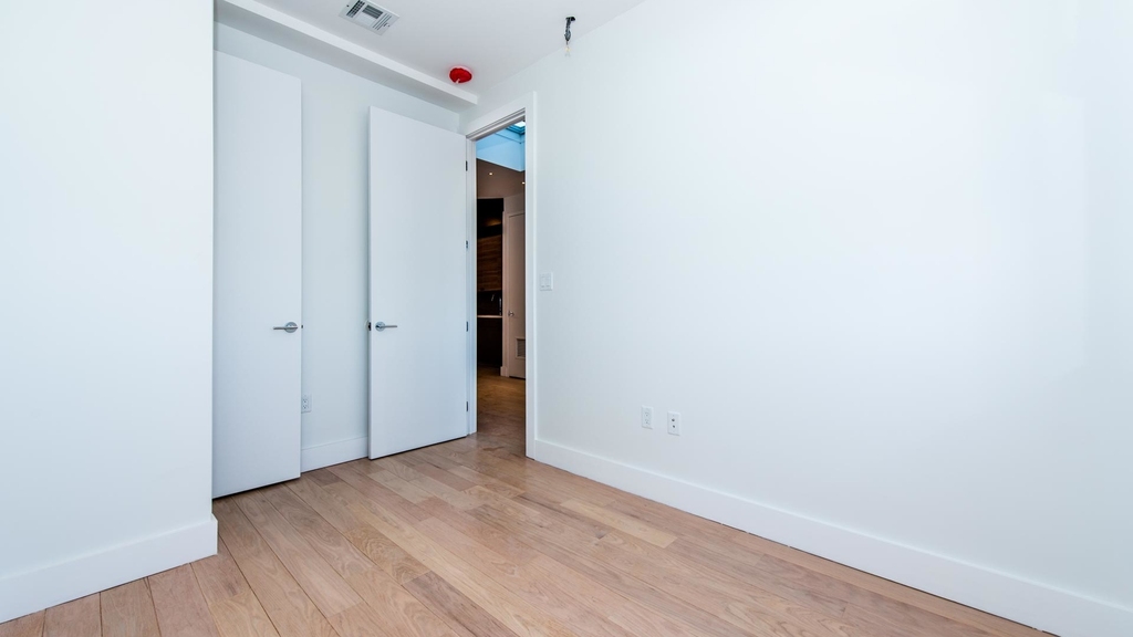 1319 Bedford Ave - Unit: 1F - Photo 6