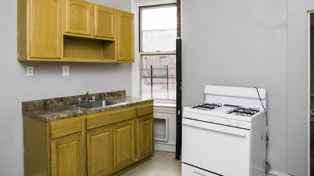 1625 Park Pl - Unit: 19 - Photo 2