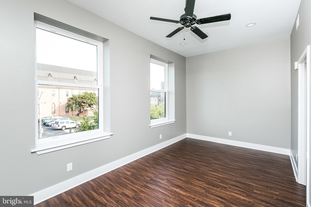 320 S Highland Avenue - Photo 34