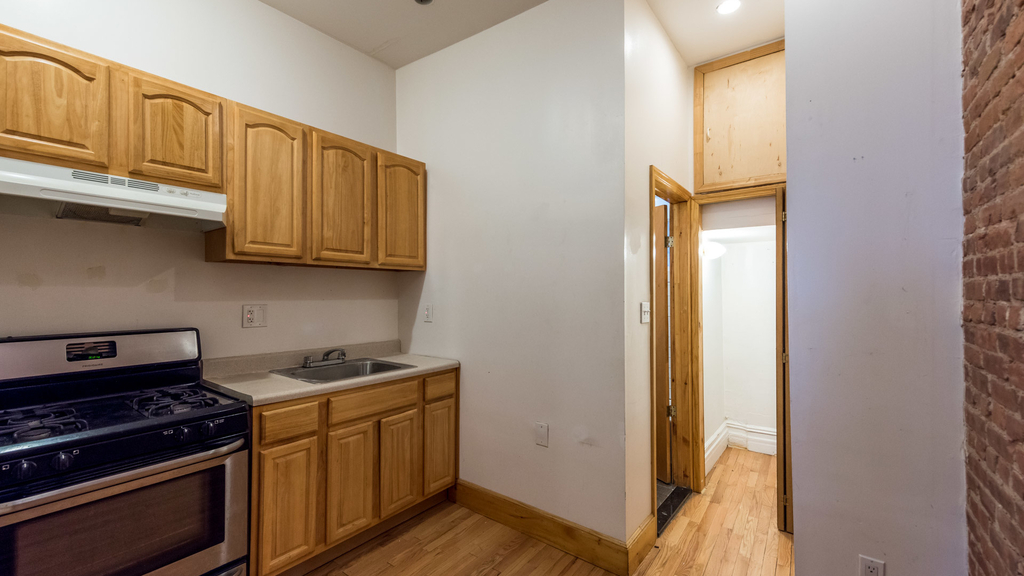 788 Park Pl - Unit: 2 - Photo 4