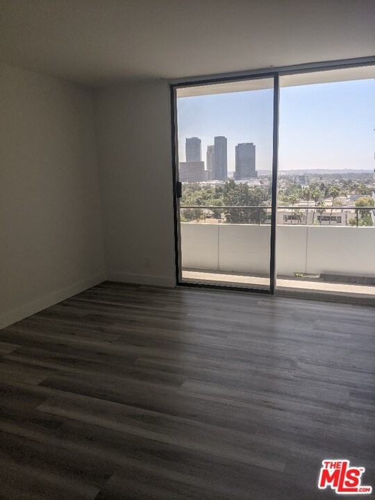 10390 Wilshire - Photo 13