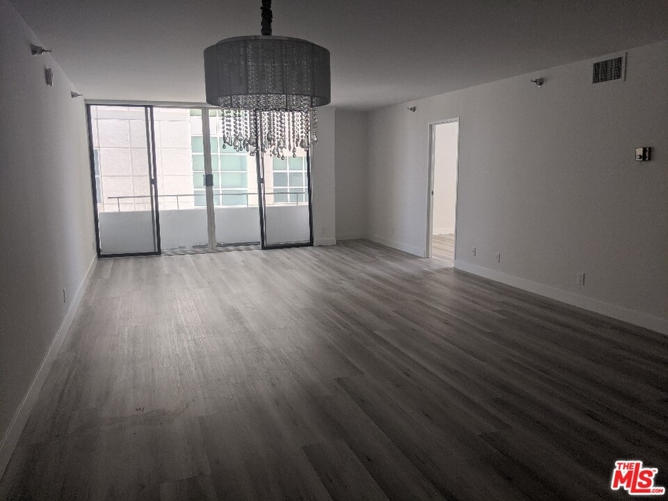 10390 Wilshire - Photo 5