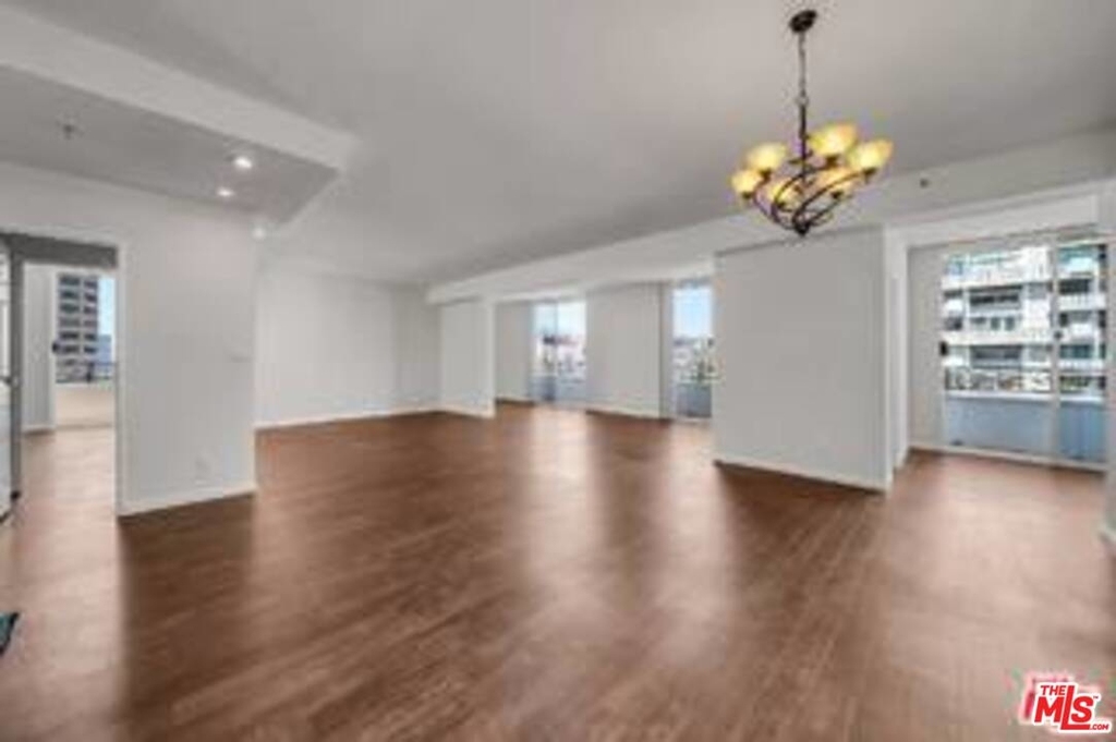 10390 Wilshire - Photo 2