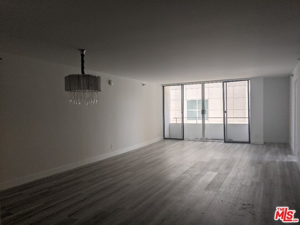 10390 Wilshire - Photo 11